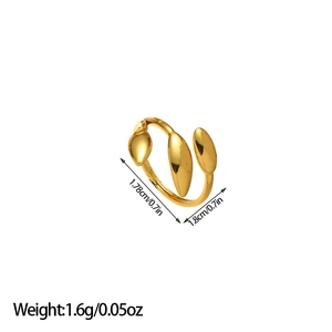 Detailed view of leaf design gold ring showing 1.78cm diameter and 1.6g weight