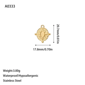 Detail showing 20.7x17.8mm stainless steel gold star pendant with size measurements