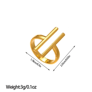 Vue détaillée des dimensions de la bague en acier titane doré avec taille et poids