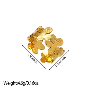 Detailed size chart of 18k gold plated floral leaf ring with weight and diameter info