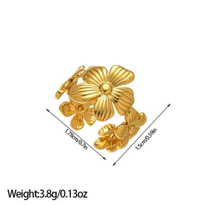 Detail view of 18k gold plated stainless steel floral ring with product weight and size