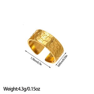 Detailed view of 18k gold plated stainless steel ring with size and weight dimensions