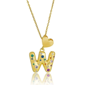 Détail du collier en or avec pendentif lettre W et breloque cœur orné de zircons colorés