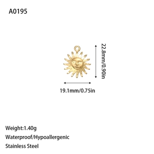 Vue détaillée du pendentif soleil plaqué or 18k avec dimensions et spécifications