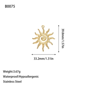 Détails du pendentif soleil en acier inoxydable plaqué or 18k avec rayons texturés soleil