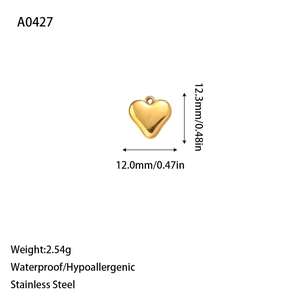 Macro detail of golden stainless steel heart charm with 12.3mm size and 2.54g weight