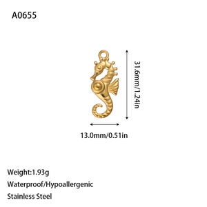 Dimensions détaillées du pendentif hippocampe en or 18K en acier inoxydable hypoallergénique