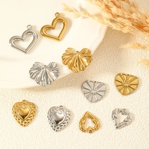 Assorted heart-shaped stainless steel pendants in gold and silver for DIY jewelry