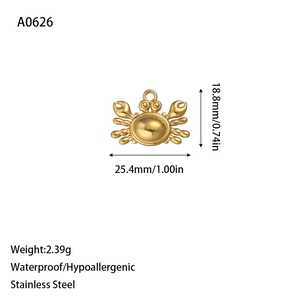 Dimensions détaillées d'un pendentif crabe doré en acier inoxydable étanche