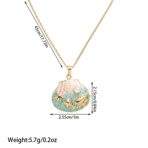 Detailed size specifications for ocean-themed shell pendant with starfish and seahorse