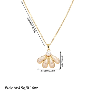 Detailed size chart for the gold necklace with fan-shaped shell pendant and pearl