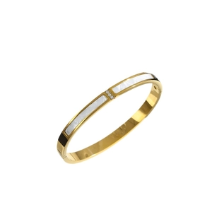 Elegante brazalete de acero de titanio oro rosa con nácar blanco y tres circonitas