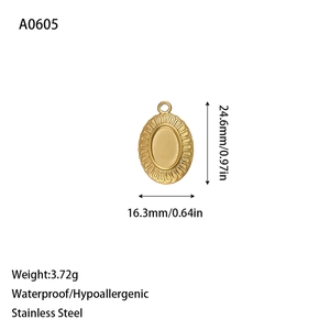 Gouden ovale roestvrijstalen DIY hanger voor sieraden met afmetingen en reliëf randen