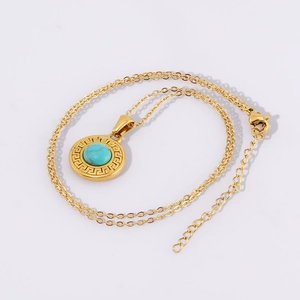 Collana in acciaio inossidabile dorato 18K con ciondolo tondo in turchese e motivo greco
