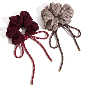 Set di due elastici per capelli a quadri bordeaux e beige con cordini e punte dorate