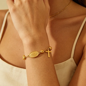Bracelet perlé en acier inoxydable doré 18K avec croix et médaille de la Vierge Marie
