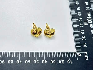 Detailed view of 12mm gold heart hoop earrings with polished finish on scale