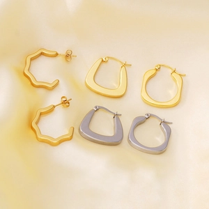 Orecchini Geometrici in Acciaio Inossidabile Vintage Francese Per Donna Placcati Oro 18K PVD Solidi Orecchini a Bottone a Forma di U Quadrata Onda Gioielli