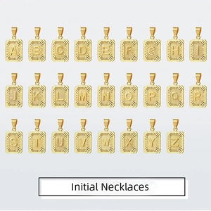 Collezione di pendenti quadrati placcati oro 18K con lettere a rilievo dalla A alla Z