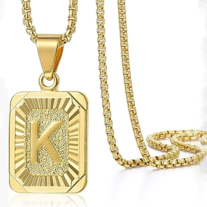 Collana con Iniziale in Acciaio Inossidabile Placcato Oro 18K Vintage Pendente Alfabeto Quadrato Catena Box Gioielli Unisex