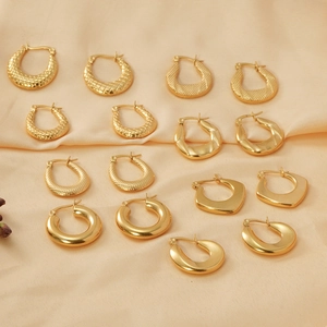 Set of 18K gold-plated stainless steel hoop earrings with textured snakeskin patterns