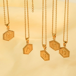 Collane classiche in acciaio inossidabile placcato oro 18k con pendenti esagonali
