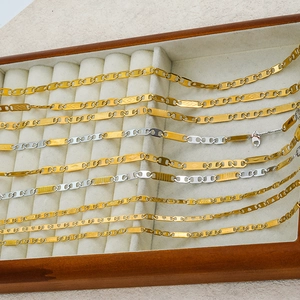 Selezione di collane a maglie minimaliste in acciaio inossidabile placcato oro 18K