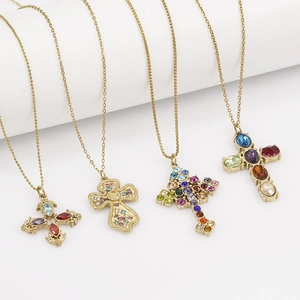 Collane a croce in acciaio inossidabile con zirconi colorati e placcatura in oro