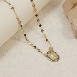 Collana in acciaio inossidabile dorato con zirconi colorati e ciondolo Vergine Maria