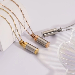Zylindrische Parfümflaschen-Halsketten in Gold, Roségold und Silber mit Herzgravur