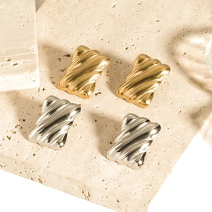 Orecchini a Bottone in Acciaio Inossidabile 304 con Texture a Onde Geometriche Oro Argento PVD Placcato Oro 18K Minimalista Donna