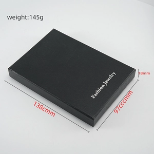 Schwarze Schmuckschachtel aus strukturierter Pappe, Maße 138mm x 97mm x 18mm