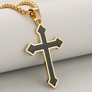 Colgante de cruz vintage para hombre en acero inoxidable con detalles negros y oro