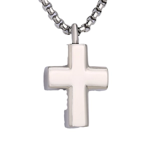 Gepolijst roestvrijstalen kruis hanger ketting met een minimalistisch herdenkingsontwerp