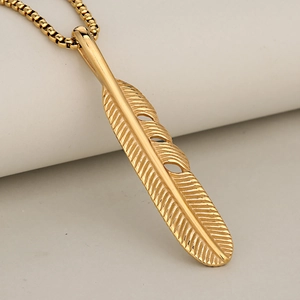 Retro Stainless Steel Feather Pendant Necklace For Men Women Hip Hop Fashion Carved Wing Pendant Gold Silver Black Jewelry