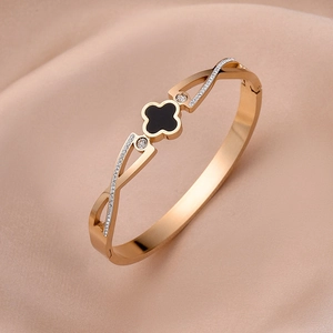 Elegant rose gold titanium steel bracelet with black clover and sparkling crystals