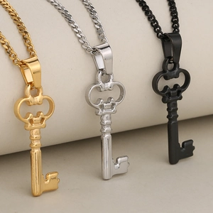 Collana con ciondolo a chiave traforata vintage in acciaio inox oro, argento e nero