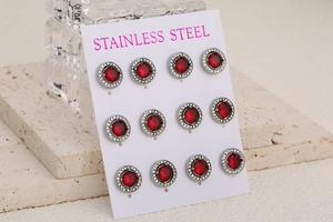Détails de six paires de boucles d'oreilles rondes en acier avec gemmes rouges et cristaux