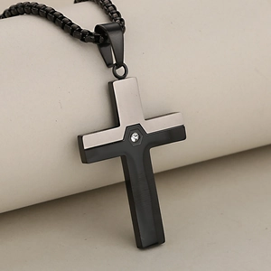 Ciondolo a Croce in Acciaio Inossidabile Con Zirconia Design Bicolore Oro Argento Nero Gioielli da Uomo Solo Ciondolo Senza Catena