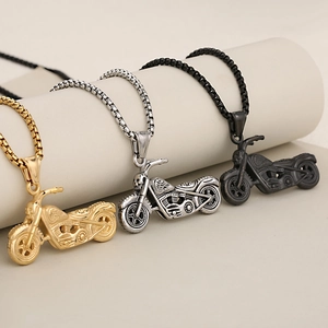 Pendentifs moto en acier inoxydable style punk en finitions or, argent et noir
