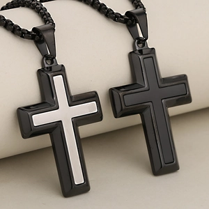 Collana con pendente a croce bicolore alla moda in acciaio inossidabile nero e argento