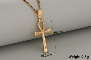 Dimensiones del colgante de cruz Ankh dorada: altura de 30,2 mm y anchura de 16,2 mm