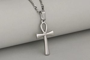 Colgante de cruz Ankh de acero inoxidable pulido con detalle de cadena de bordillo