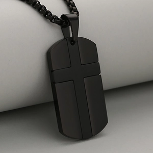 Mattschwarzer Edelstahl Kreuz Dog-Tag Anhänger mit Halskette für Herren im Industrie-Stil