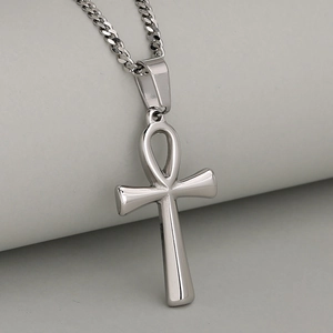 Collar colgante Ankh de acero inoxidable pulido con cadena cubana de estilo minimalista