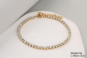 Detail eines 3mm Gold-Tennisarmbands aus Edelstahl mit Zirkoniasteinen und Karabiner