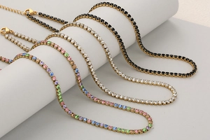 Detail von 3mm Gold-Tennis-Ketten mit schwarzen, weißen und bunten Zirkon-Kristallen