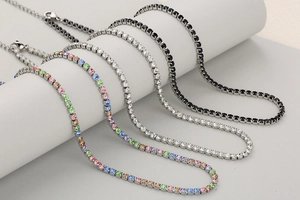 Detailansicht der 3mm Tennisetten in Silber, Schwarz und Mehrfarbig mit Krallenfassung und Verschluss