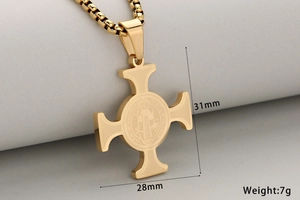 Detail eines 31 mm großen Sankt-Benedikt-Medaillen-Kreuzanhängers in Gold mit Box-Kette
