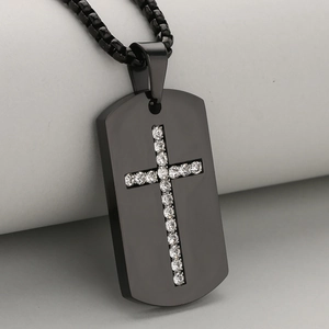 Collana da uomo nera in acciaio con pendente a targhetta militare e croce di strass